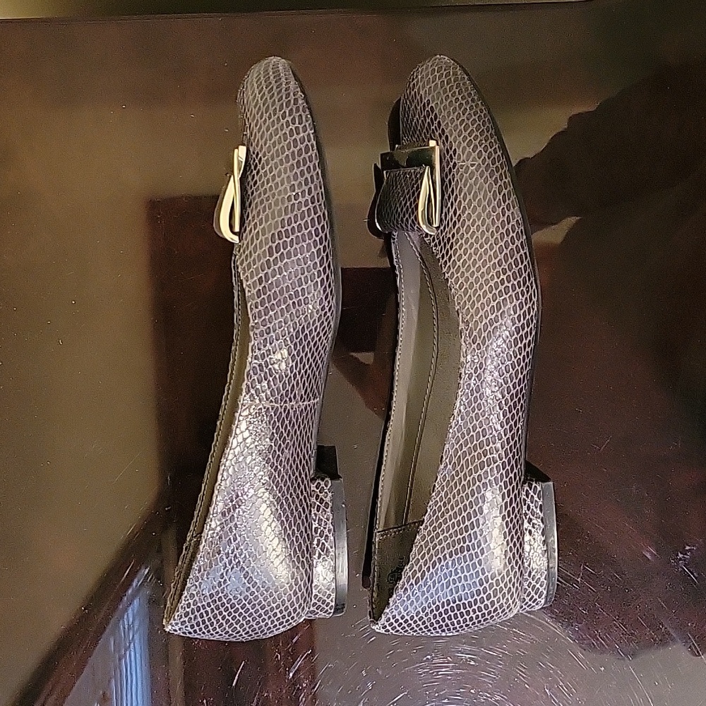 Shoes - Picture 2 of 6